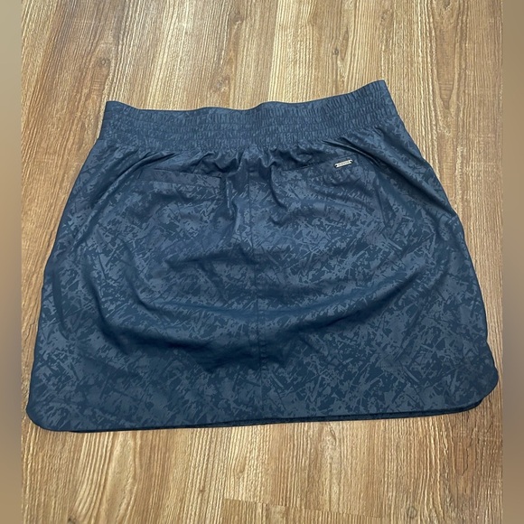 Orvis Women's Embossed Pull On Skort Inner Short Size Large Navy Blue - Picture 4 of 6